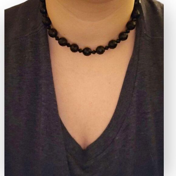 Single Strand Elegant Beaded Stretch Choker Necklace - Picture 4 of 5